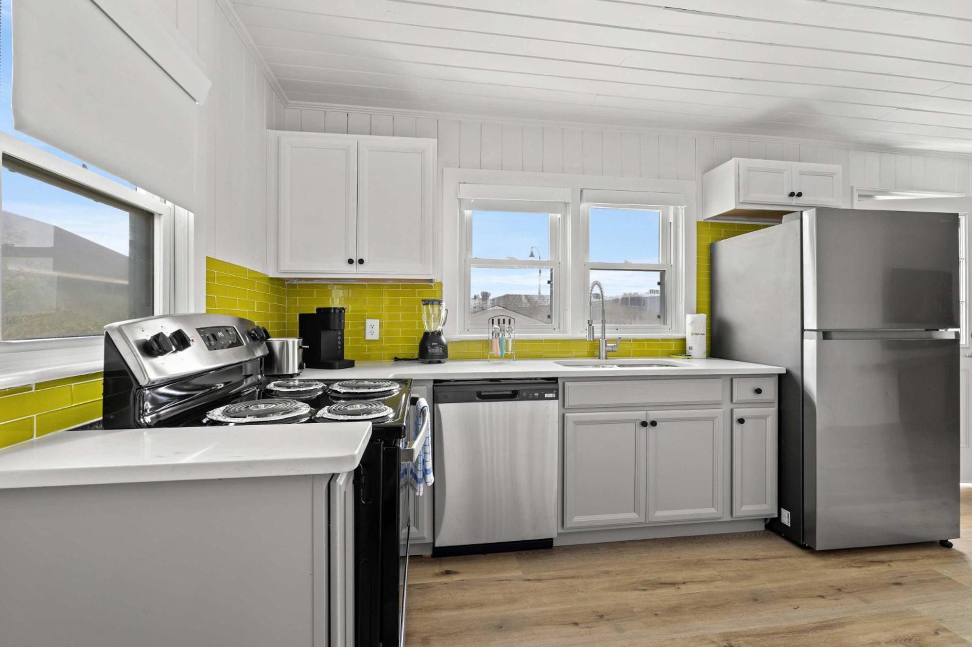 2br1ba Sleeps 6 Pet-friendly Walk To Ocean Apartment *